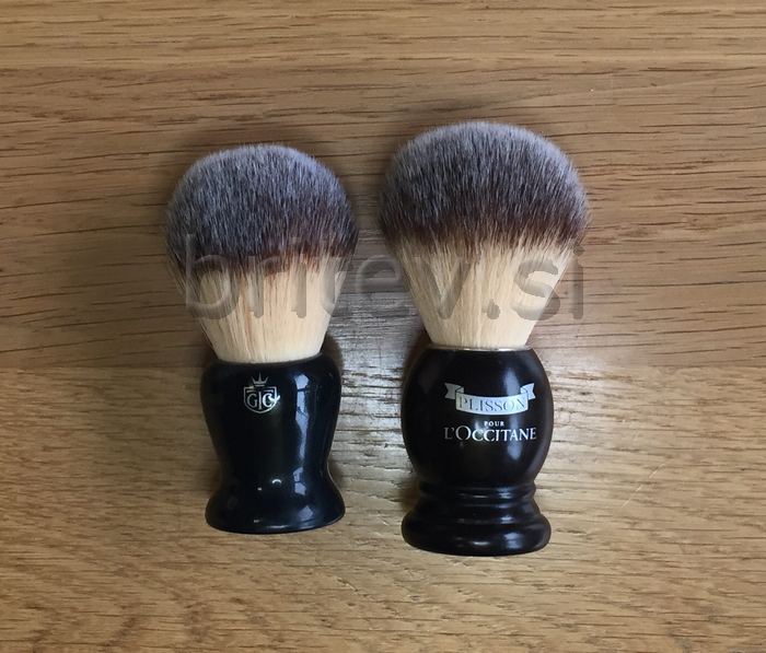 Grooming Co fibre brush vs PLisson @ www.britev.si.jpg