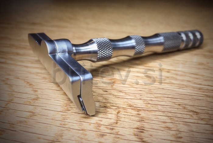 iKon El Jeffe with titanium handle @ www.britev.si.jpg